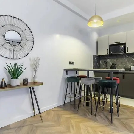 Charming Near Saint-lazare 4p Апартаменты *