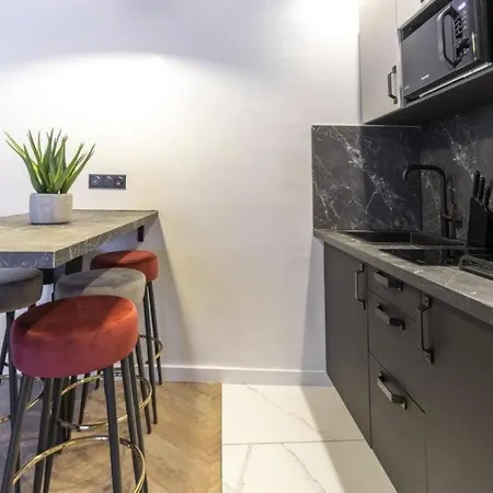 Charming Near Saint-lazare 4p * Париж